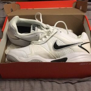 NWT White Nike City Court VII